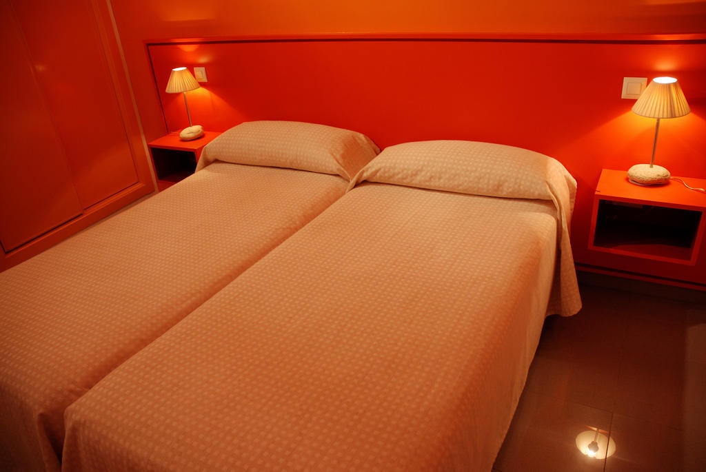 Hostal El Cardenillo Madrigal de la Vera Ruang foto