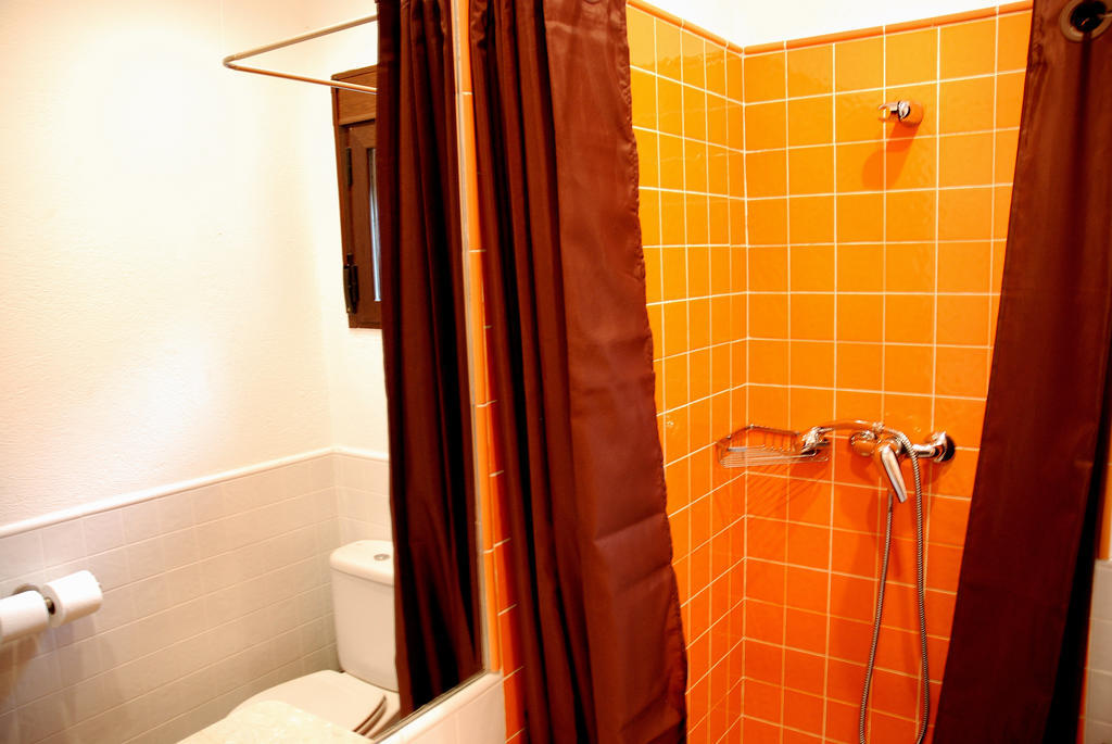 Hostal El Cardenillo Madrigal de la Vera Ruang foto
