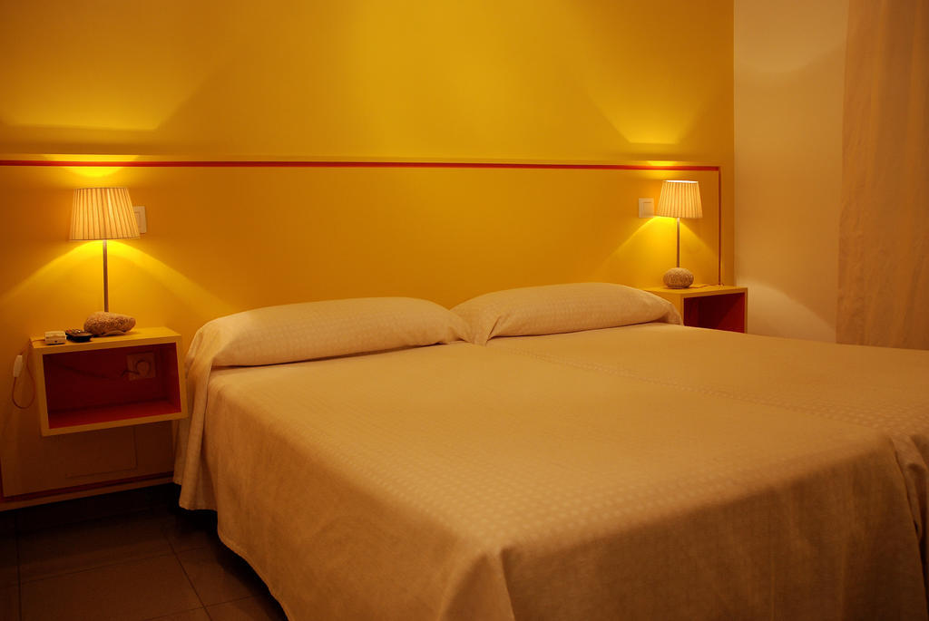 Hostal El Cardenillo Madrigal de la Vera Ruang foto