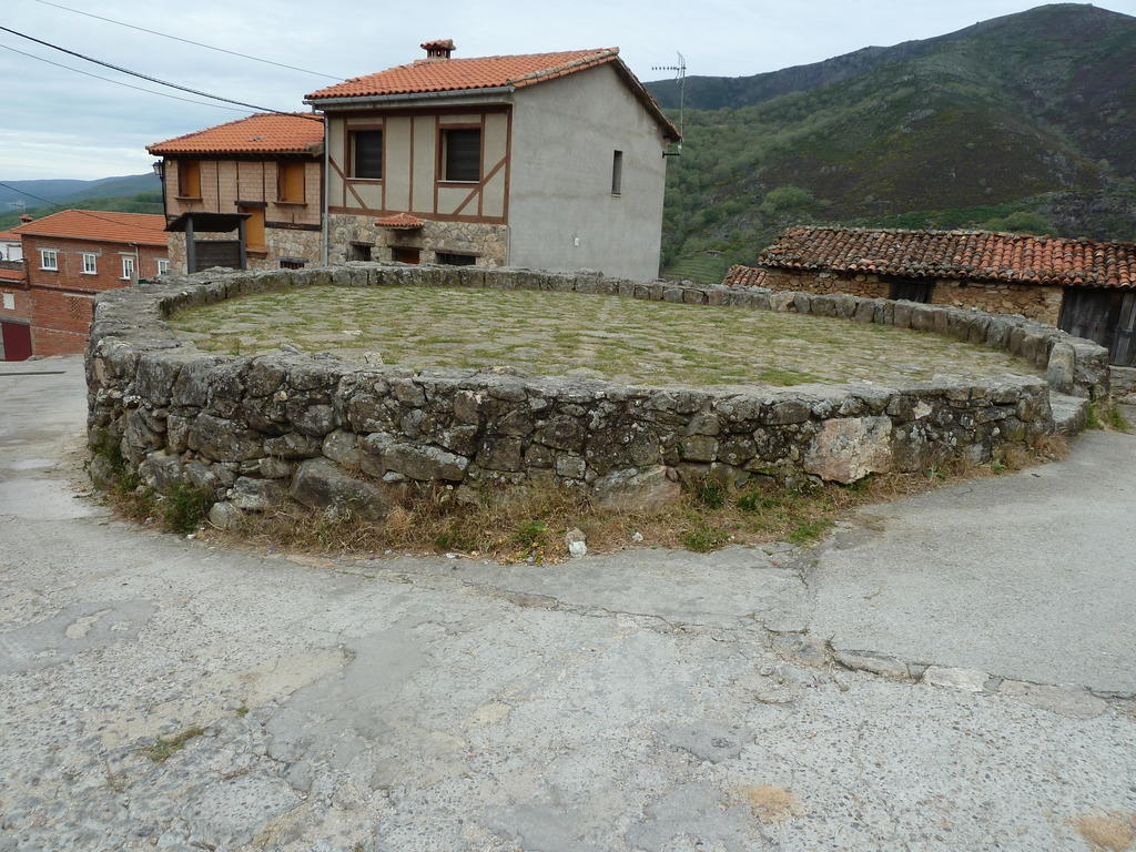 Hostal El Cardenillo Madrigal de la Vera Bagian luar foto